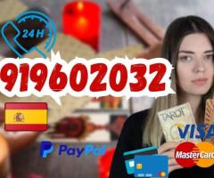 Tarot del Amor y Destino: Conexiones del Alma