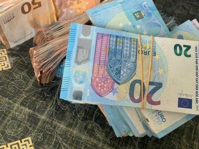 Solución SSD para limpiar billetes negros y manchados